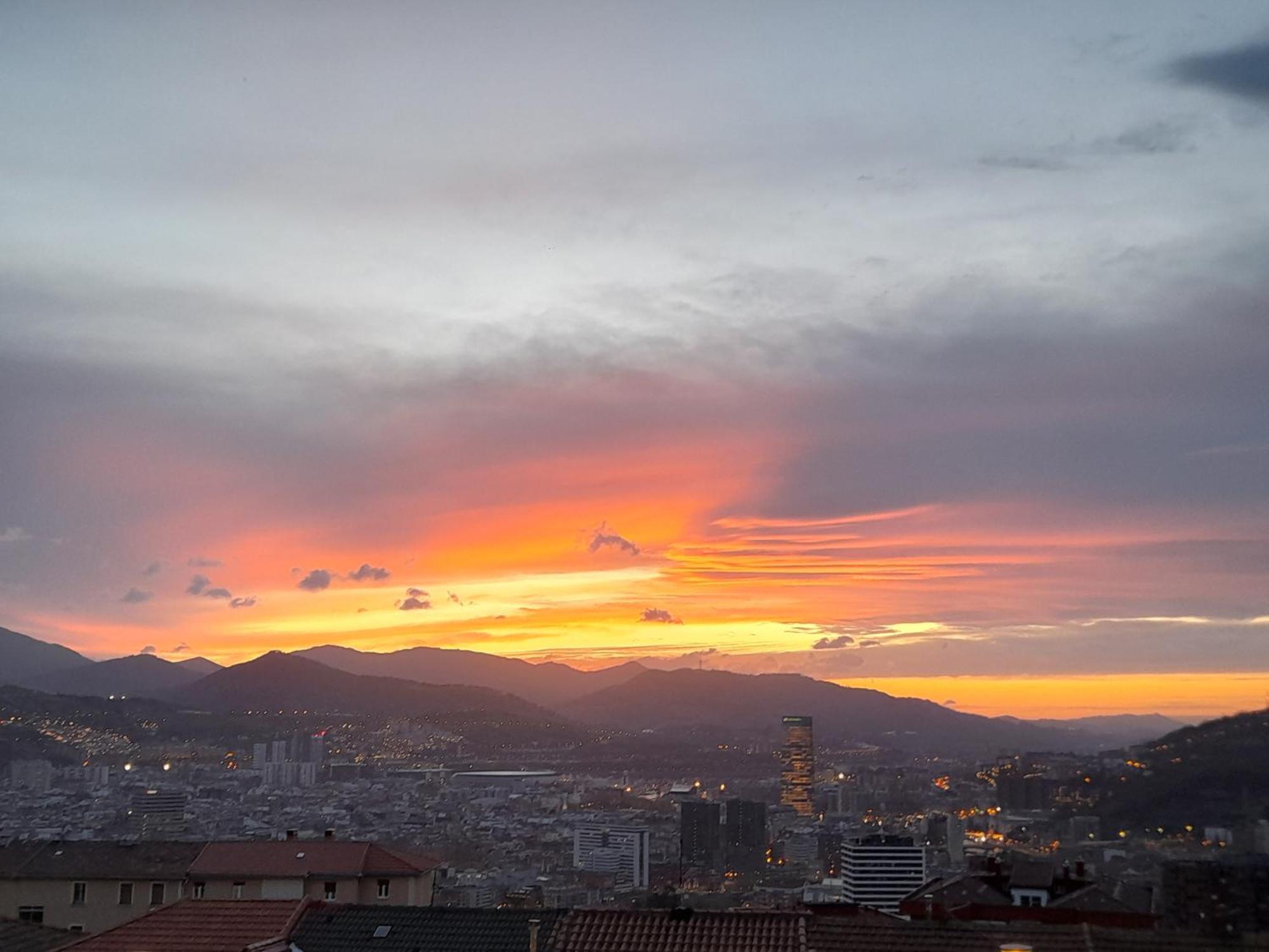 Calida Estancia Descubre La Ciudad بلباو المظهر الخارجي الصورة
